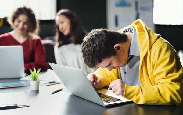 Comment les clubs sportifs locaux peuvent-ils promouvoir l'inclusion des athlètes avec des besoins spéciaux ?